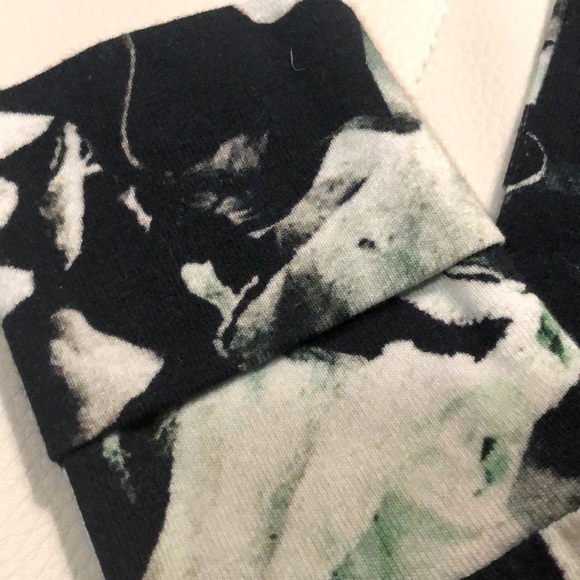 Agatha Cub-Baby romper in emerald green color. Made with Cuffs for hands & feet - Picture 5 of 6